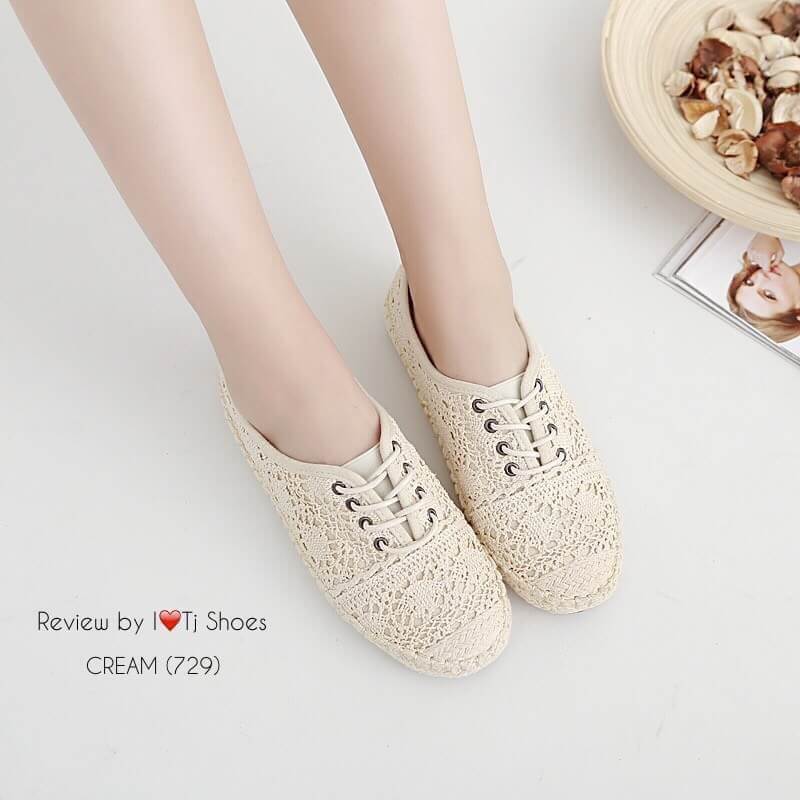 รองเท้าผ้าใบลูกไม้สไตล์วินเทจ (สีกรม)