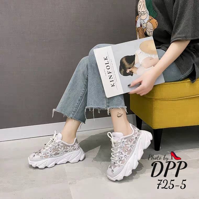 รองเท้าผ้าใบแฟชั่นปักลายดอกไม้แต่งเพชร