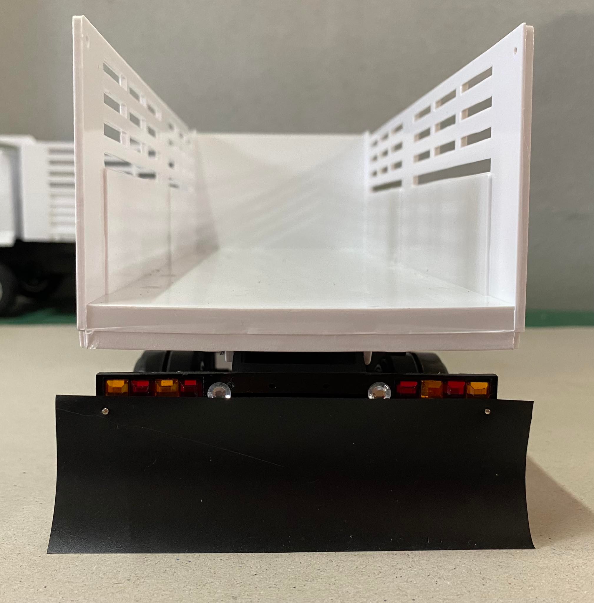 รถดั้มแต่งน้อย