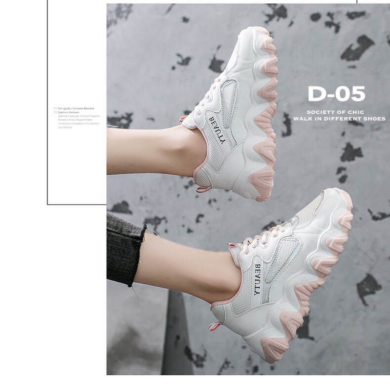 รองเท้าผ้าใบสปอร์ตแต่งลายส้น