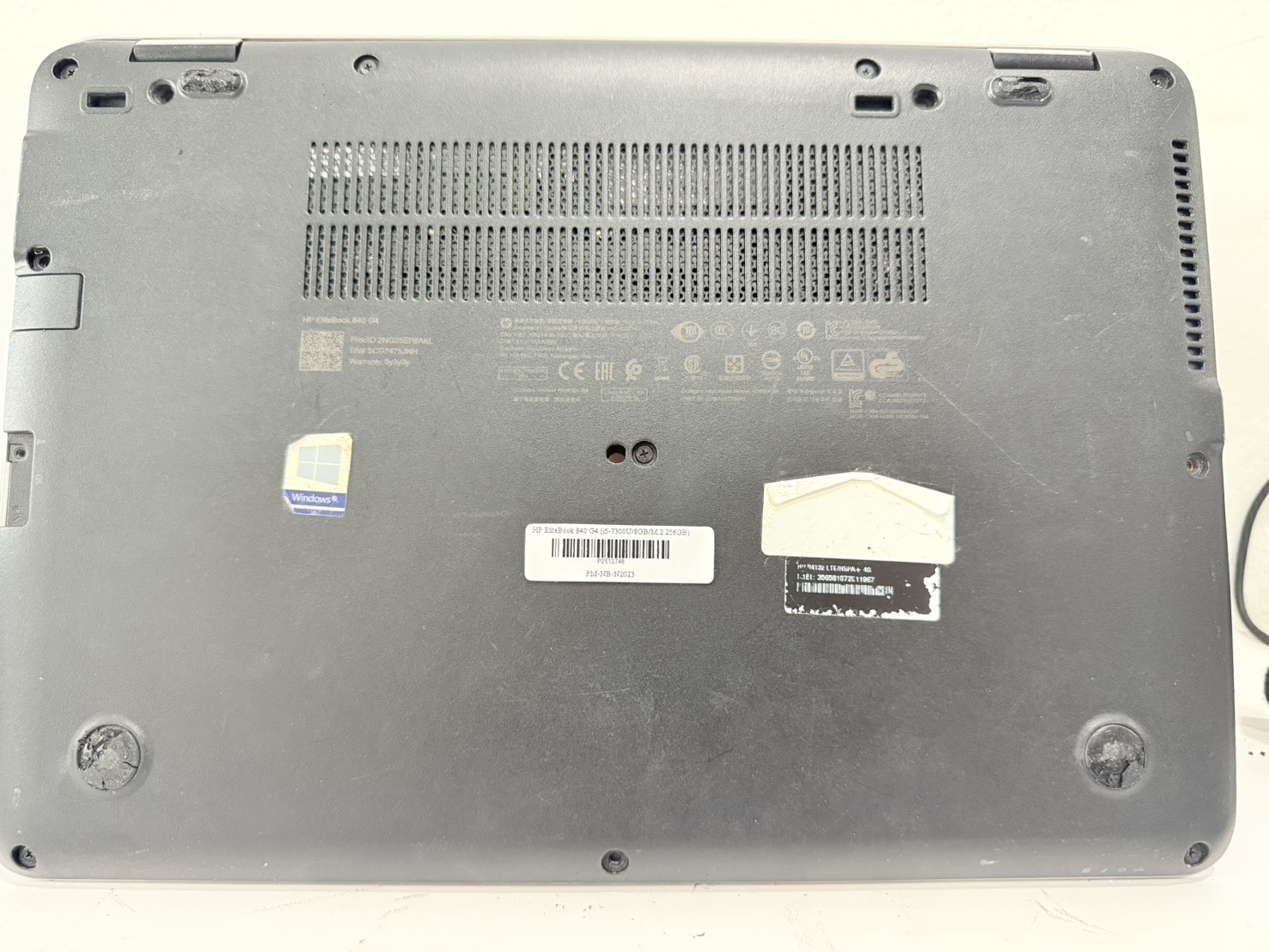 โน๊ตบุ๊ค HP EliteBook 840 G4 (i5-7300U/8GB/M.2 256GB) ไม่มี Adapter แบตเสื่อม จอ Bright ขอบยางเสื่อม ปุ่มหาย 1 ปุ่ม