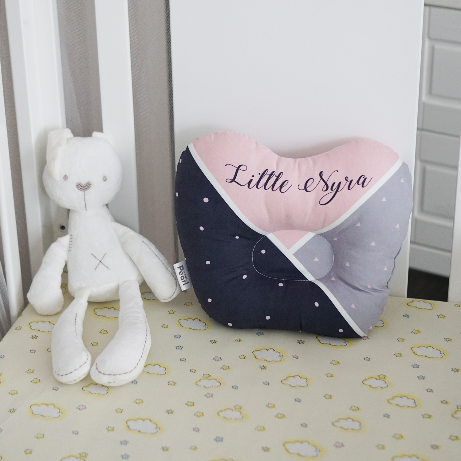 หมอนเด็ก หมอนหลุม Baby Pillow สั่งทำใส่ชื่อ ลาย Triangle - Pink/Grey/Navy