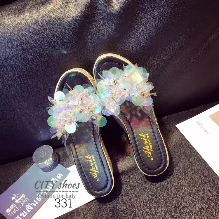 รองเท้าส้นเตารีดแต่งคริสตัล (สีครีม)