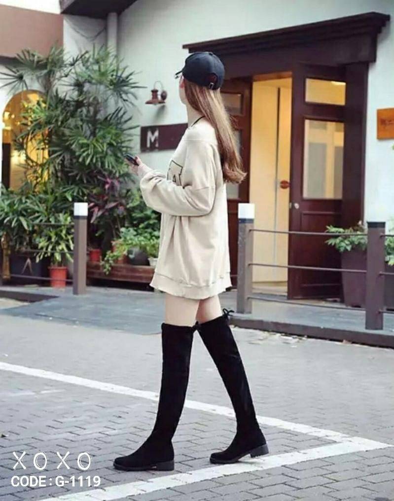 รองเท้าบูทคลุมเข่าสักหลาดสไตล์แฟชั่นเกาหลี