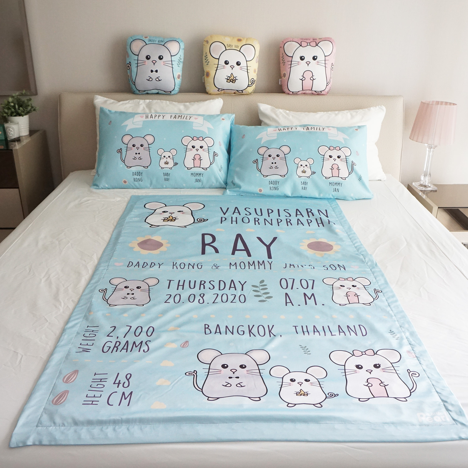 ชุดของขวัญเด็ก ปลอกหมอนหนุน 1 คู่ + ผ้าห่มขนาด 100x150cm + หมอนอิง เซท 3 ใบ ลาย Mini Mouse - Blue