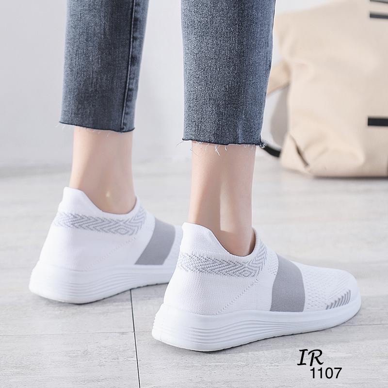 รองเท้าผ้าใบสวมผ้าทอสไตล์ Sport (สีขาว)