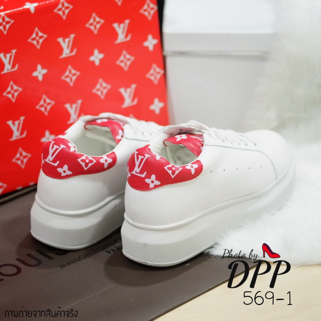 รองเท้าผ้าใบ Louis vuitton x supreme sneakers (สีแดง)