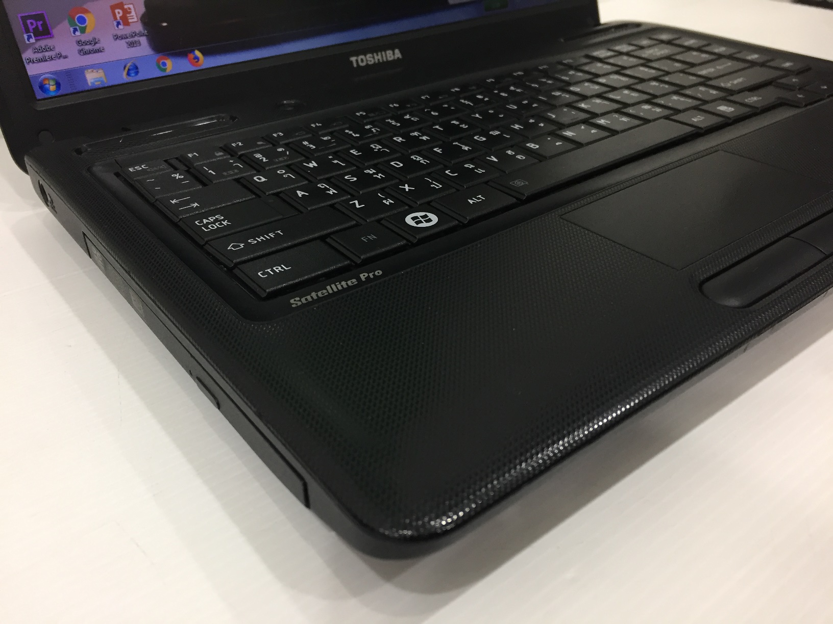 TOSHIBA Satellite C640