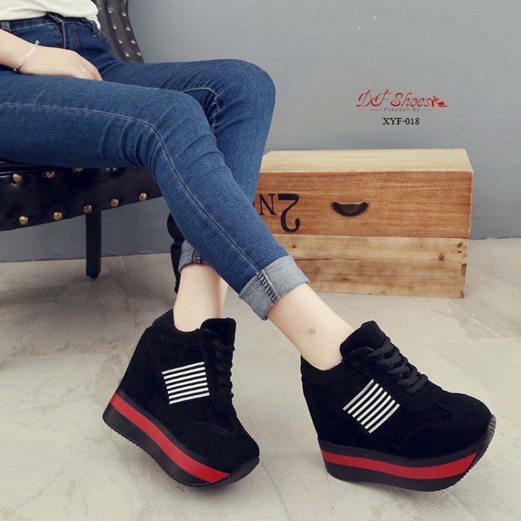 รองเท้าผ้าใบแพลตฟอร์มแต่งแถบ (สีดำ)