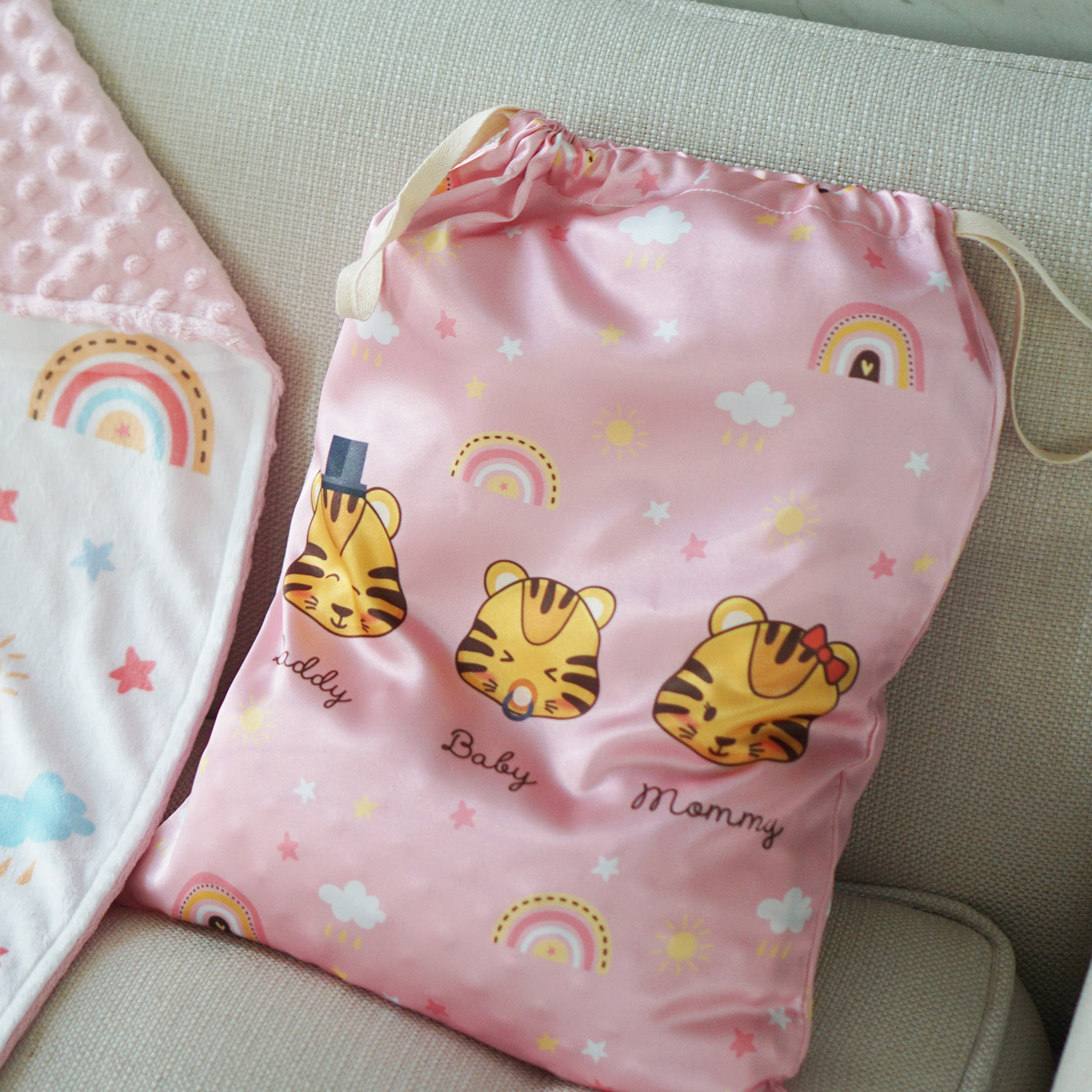 ผ้าห่ม Minky ลาย Tiger เสือ 75x100cm แบบปักชื่อ ด้านหลังสีชมพู