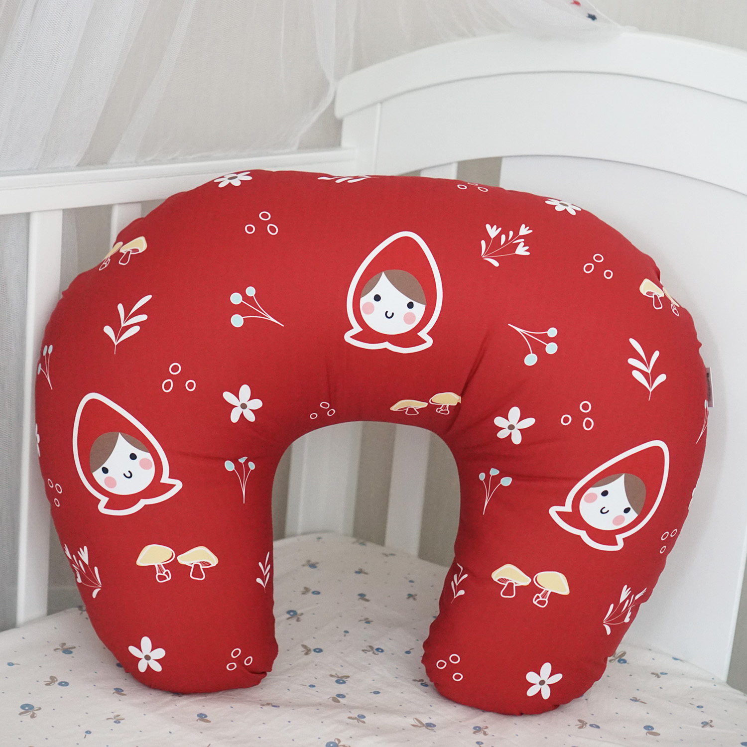 ชุดของขวัญเด็กแรกเกิด NP2 ผ้าคลุมให้นม + หมอนรองให้นม ลาย Little Red Riding Hood - Red