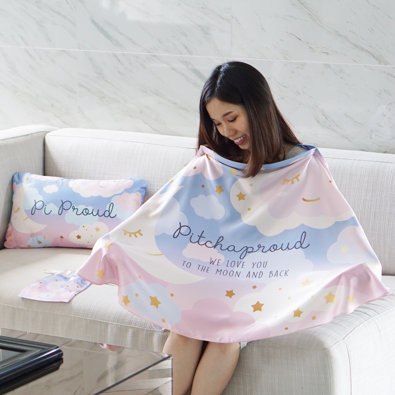 ชุดของขวัญเด็กแรกเกิด ผ้าคลุมให้นม + หมอนอิง ลาย Moon - Blue Pink