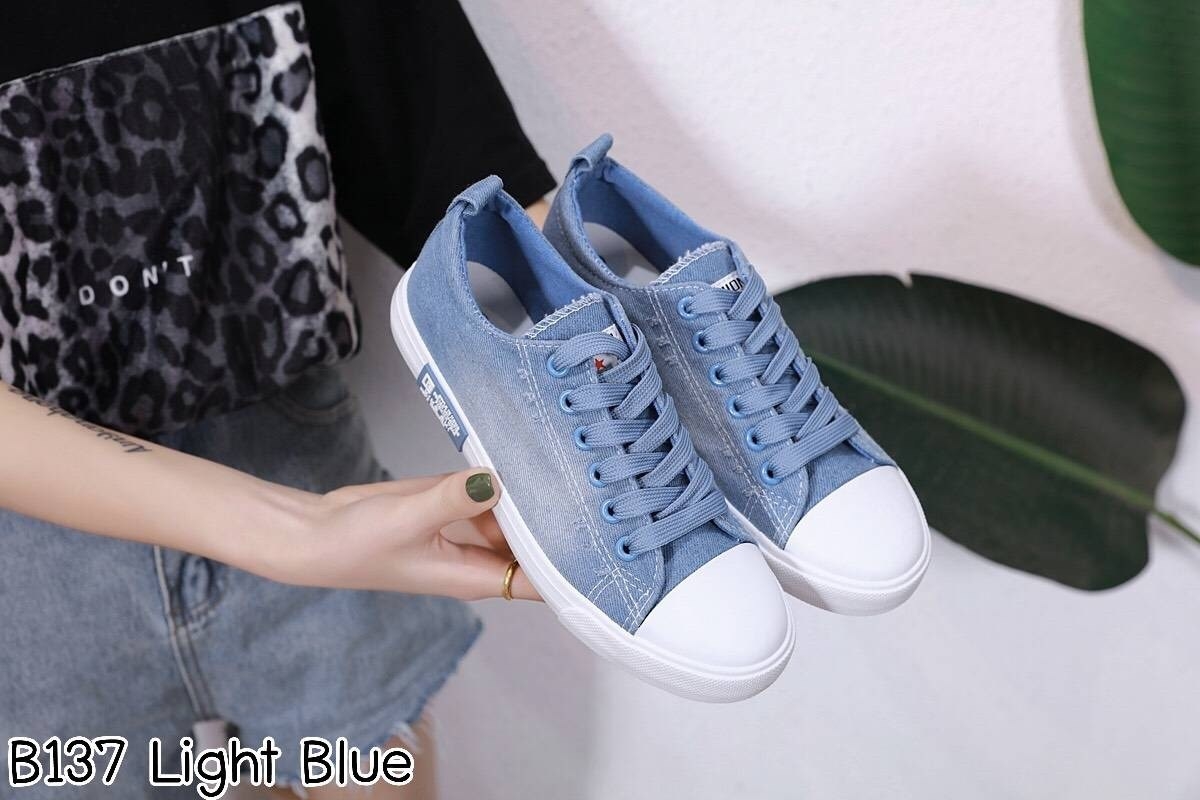 รองเท้าผ้าใบยีนส์ฟอก (สียีนส์อ่อน)