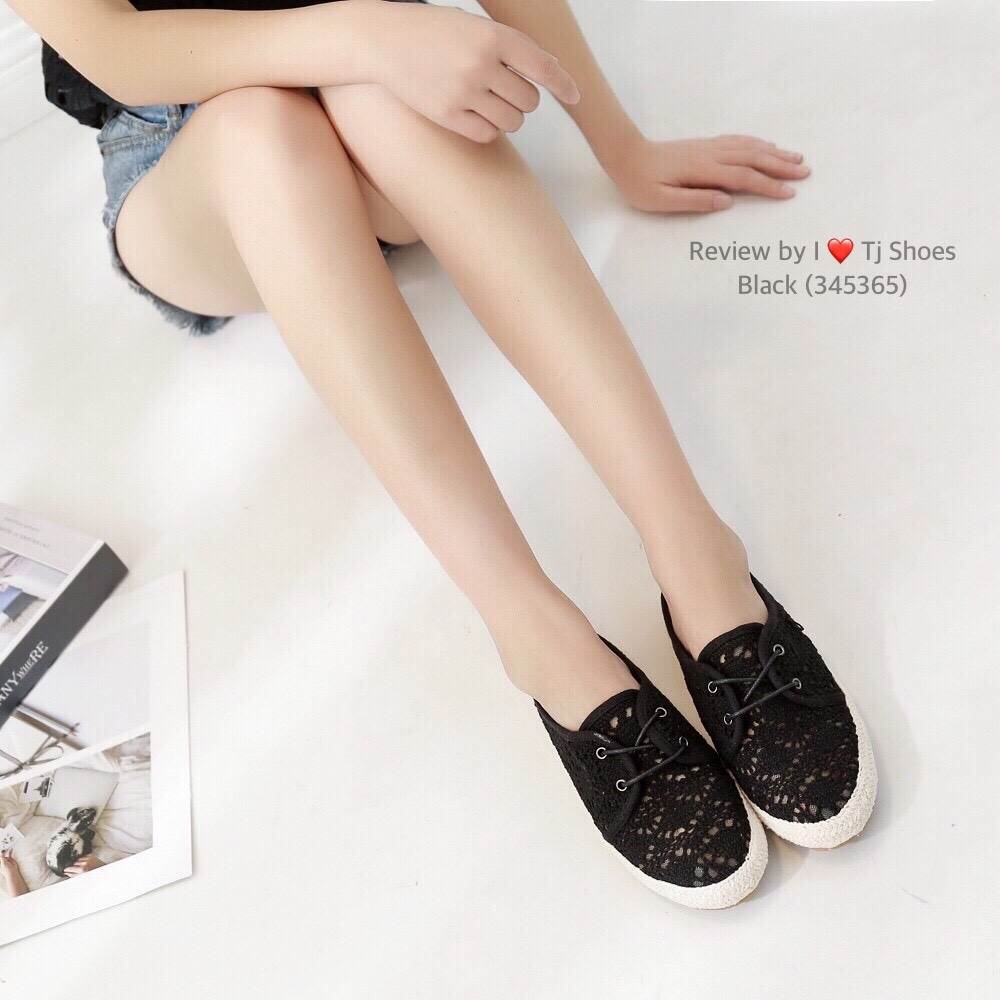 รองเท้าผ้าใบลูกไม้เปิดส้น (สีครีม)