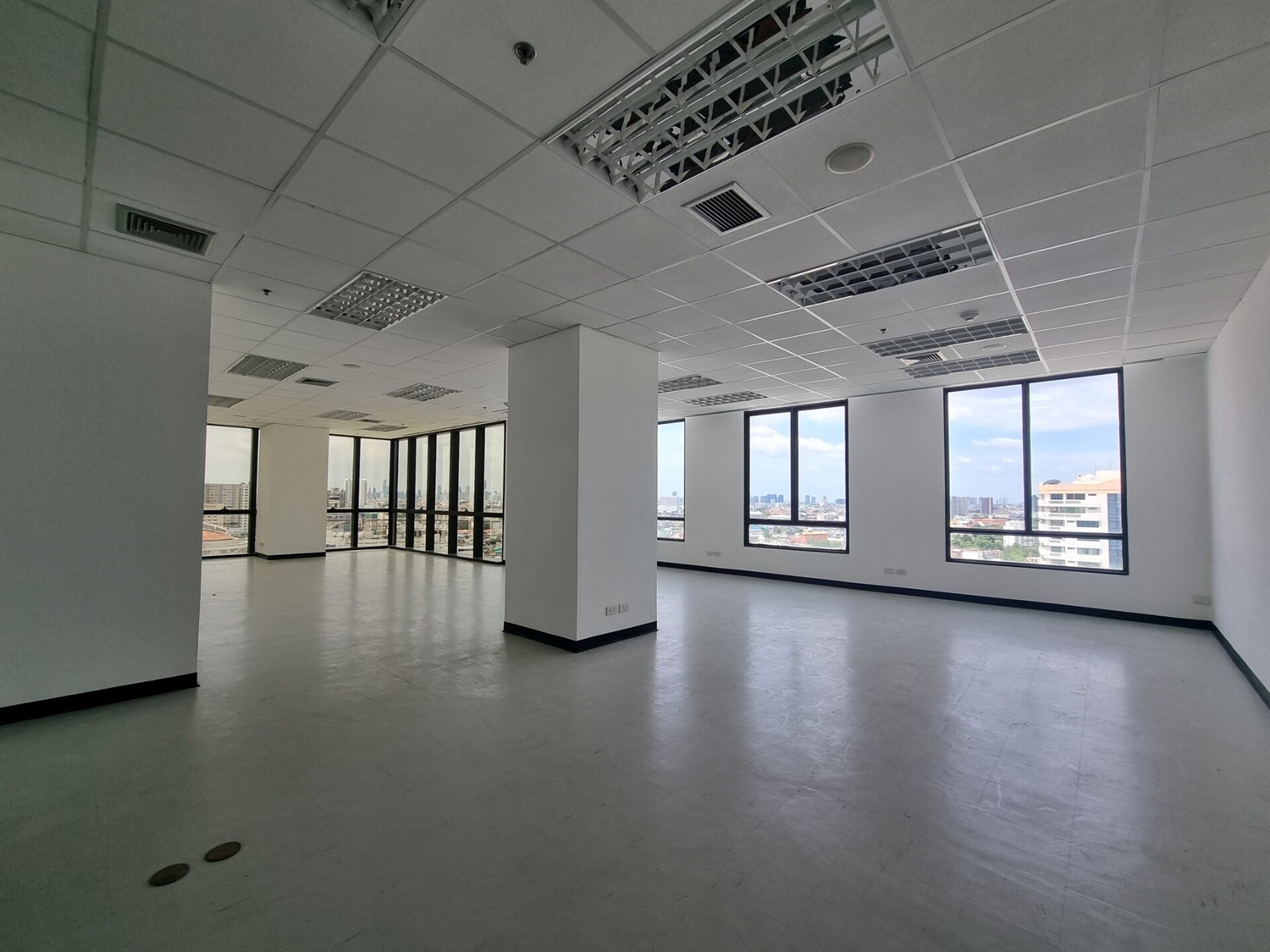 อาคารสำนักงานเซ็นทรัล ปิ่นเกล้า (Central Pinklao Office Tower) สำนักงานออฟฟิศให้เช่าย่านปิ่นเกล้า ติดถนนบรมราชชนนี บางกอกน้อย กรุงเทพฯ