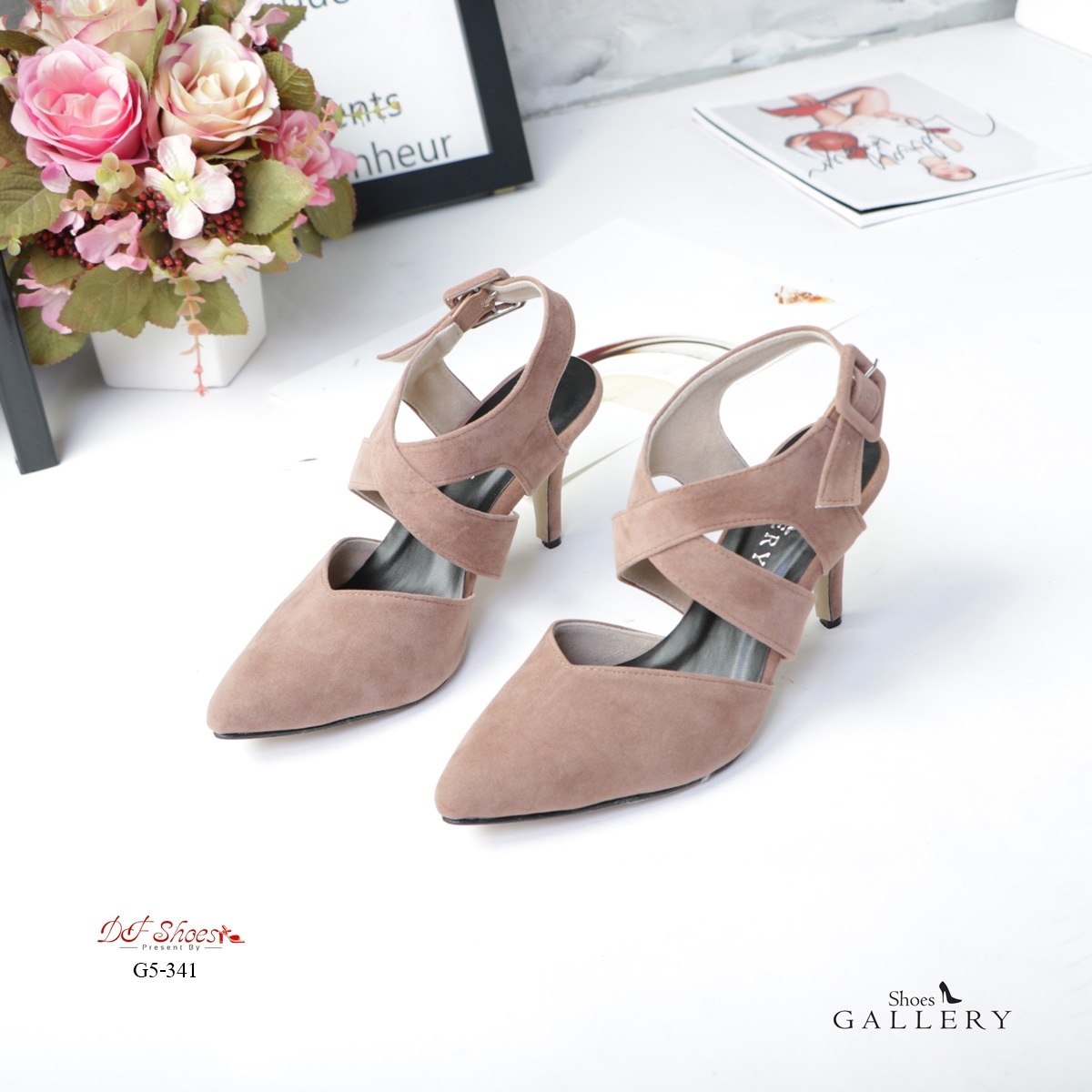 รองเท้าคัทชูส้นสูงแต่งสายรัดเข็มขัด (สีน้ำเงิน)