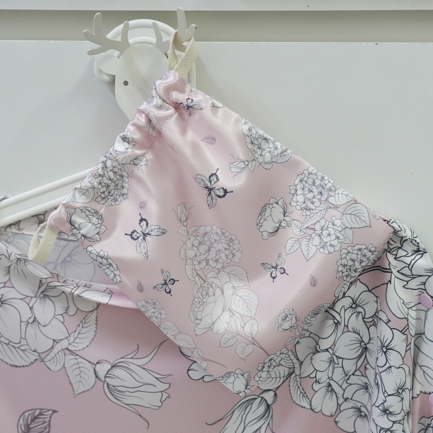 ผ้าคลุมให้นม 3in1 (รุ่นมีกระดุม ถอดโครงได้) แบบสั่งทำใส่ชื่อ ลาย Butterfly Vintage - Pink