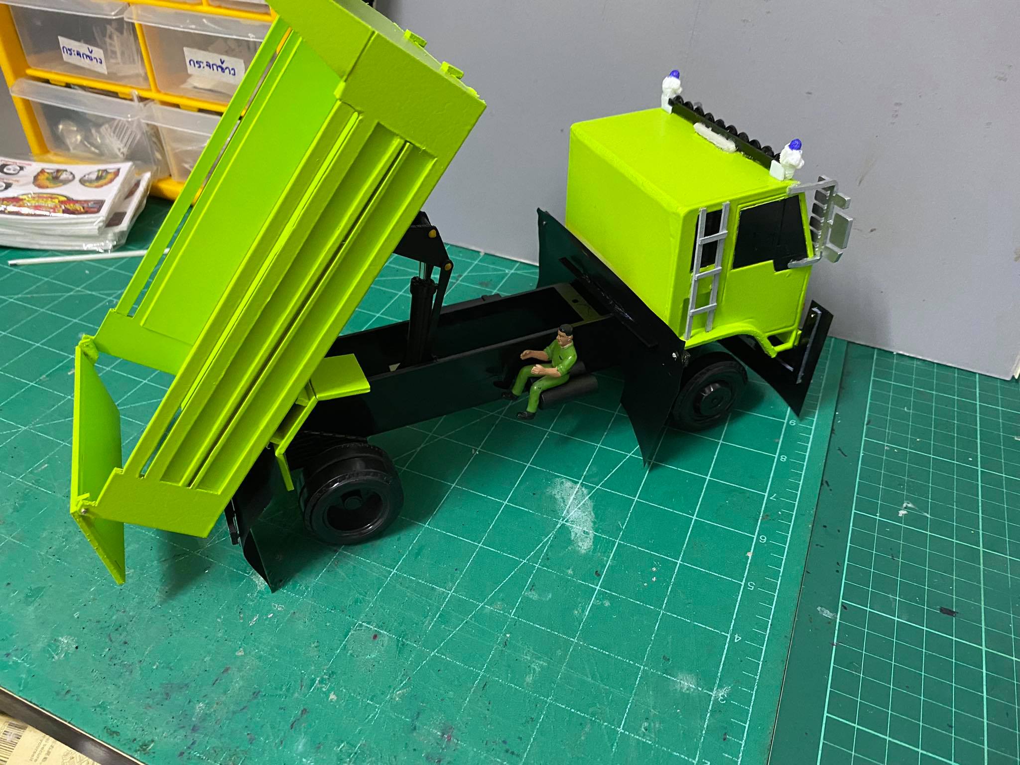 รถดั๊มพ์ 6 ล้อ อีซูสุร๊อกกี้ 1/24 พลาสติก