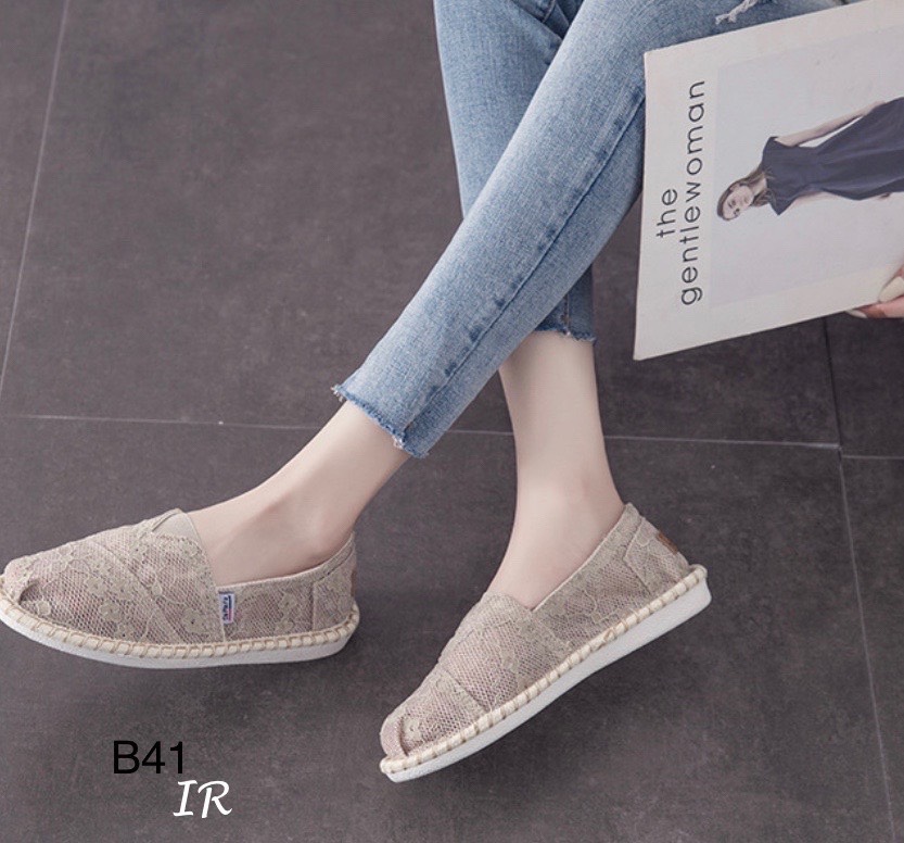 รองเท้าลูกไม้ทอลาย (สีกากี)