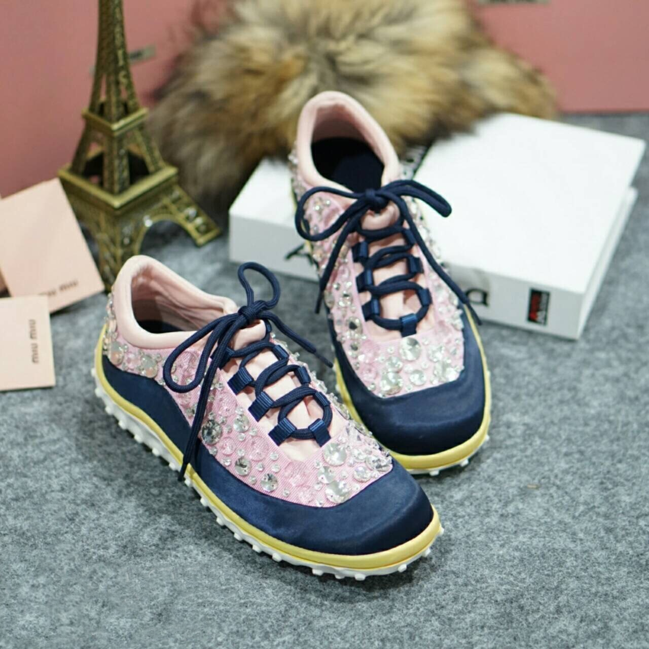 พร้อมส่ง : รองเท้า MIUMIU Sneakers Hi-End Grade (สีชมพู)