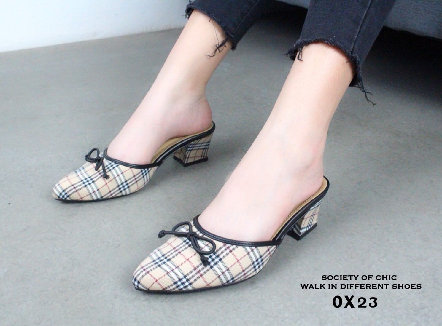 รองเท้าเปิดส้น Style Burberry (สีดำ)