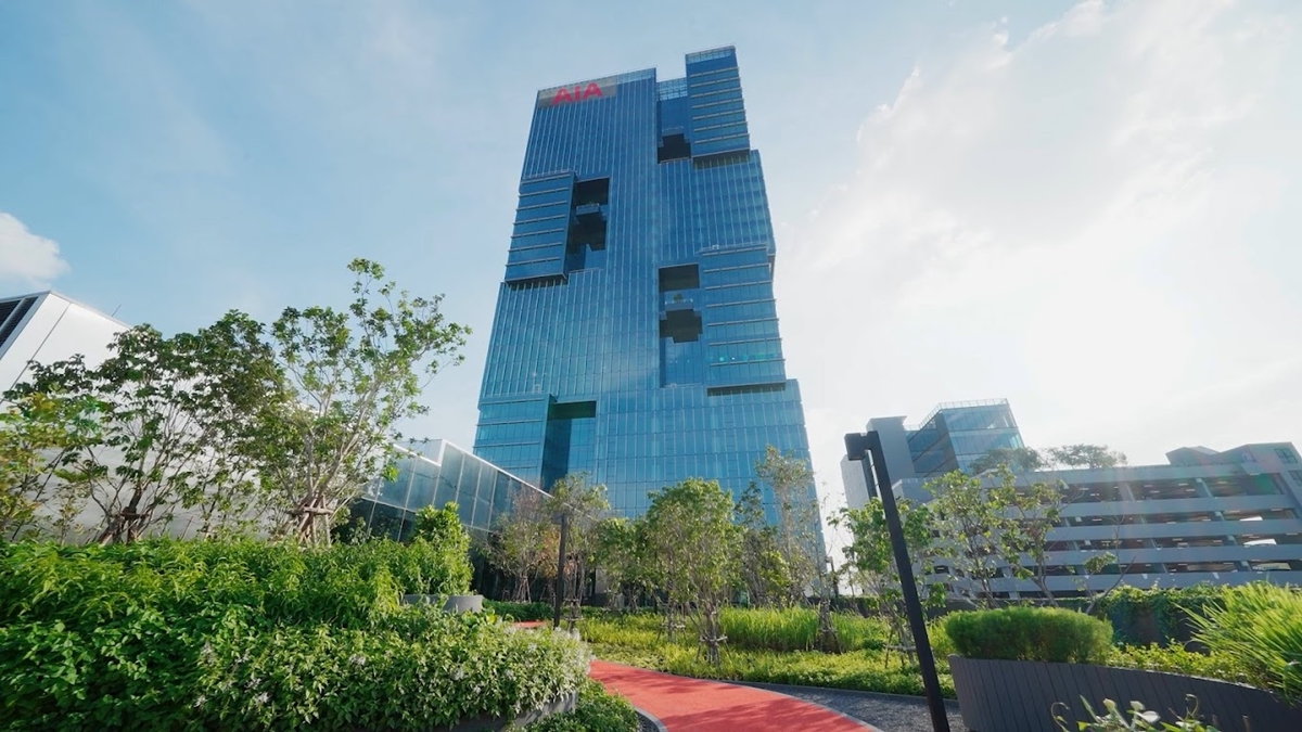 AIA East Gateway 办公楼出租空间开店,Bangna-Trad 路旁,靠近地铁黄线,Sri Iam 站,350 米。