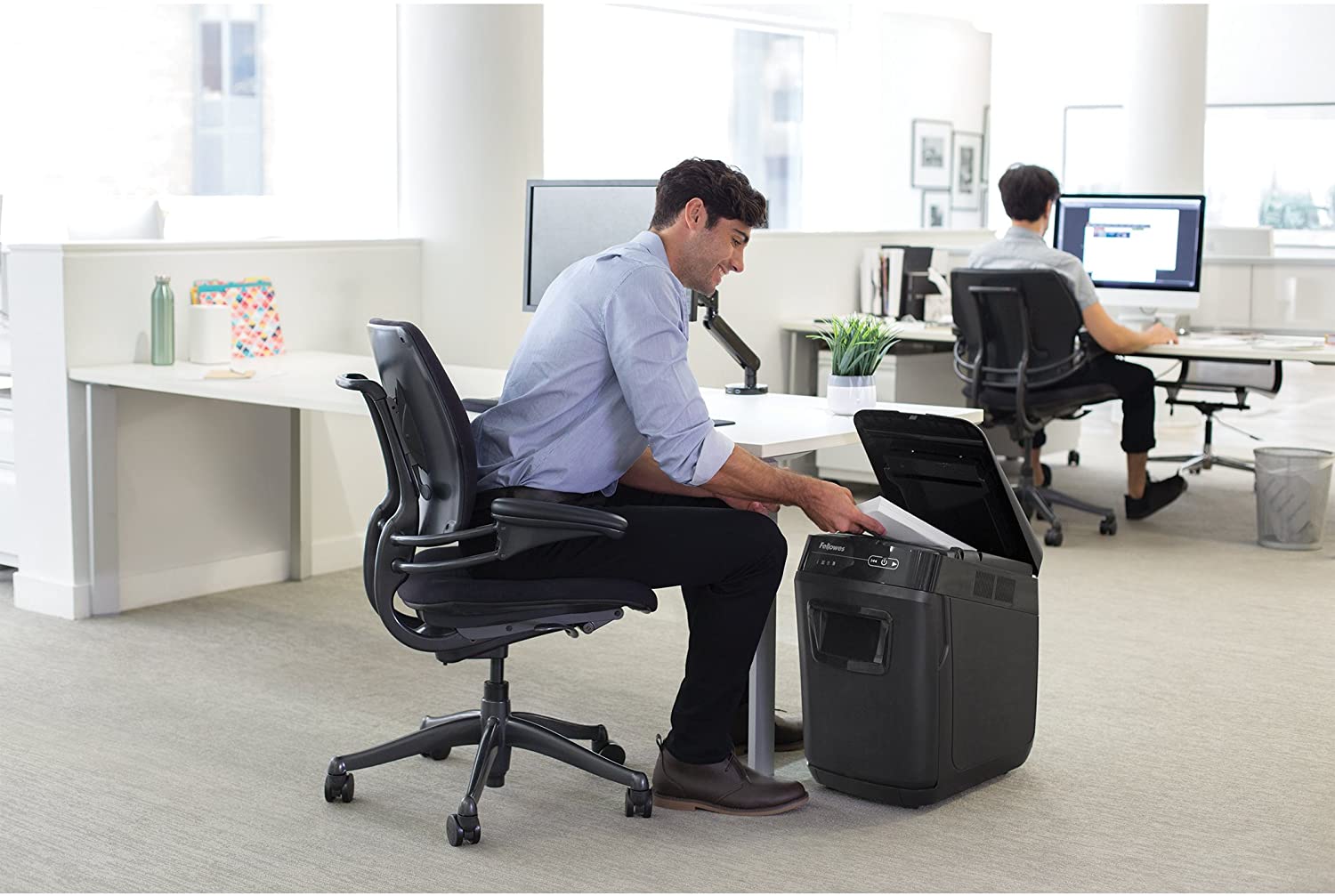 ขายถูก เครื่องทำลายเอกสาร Fellowes Auto MAX 130C บรรจุกระดาษได้ 130 แผ่น แบบตัดละเอียด ( Cross Cut )