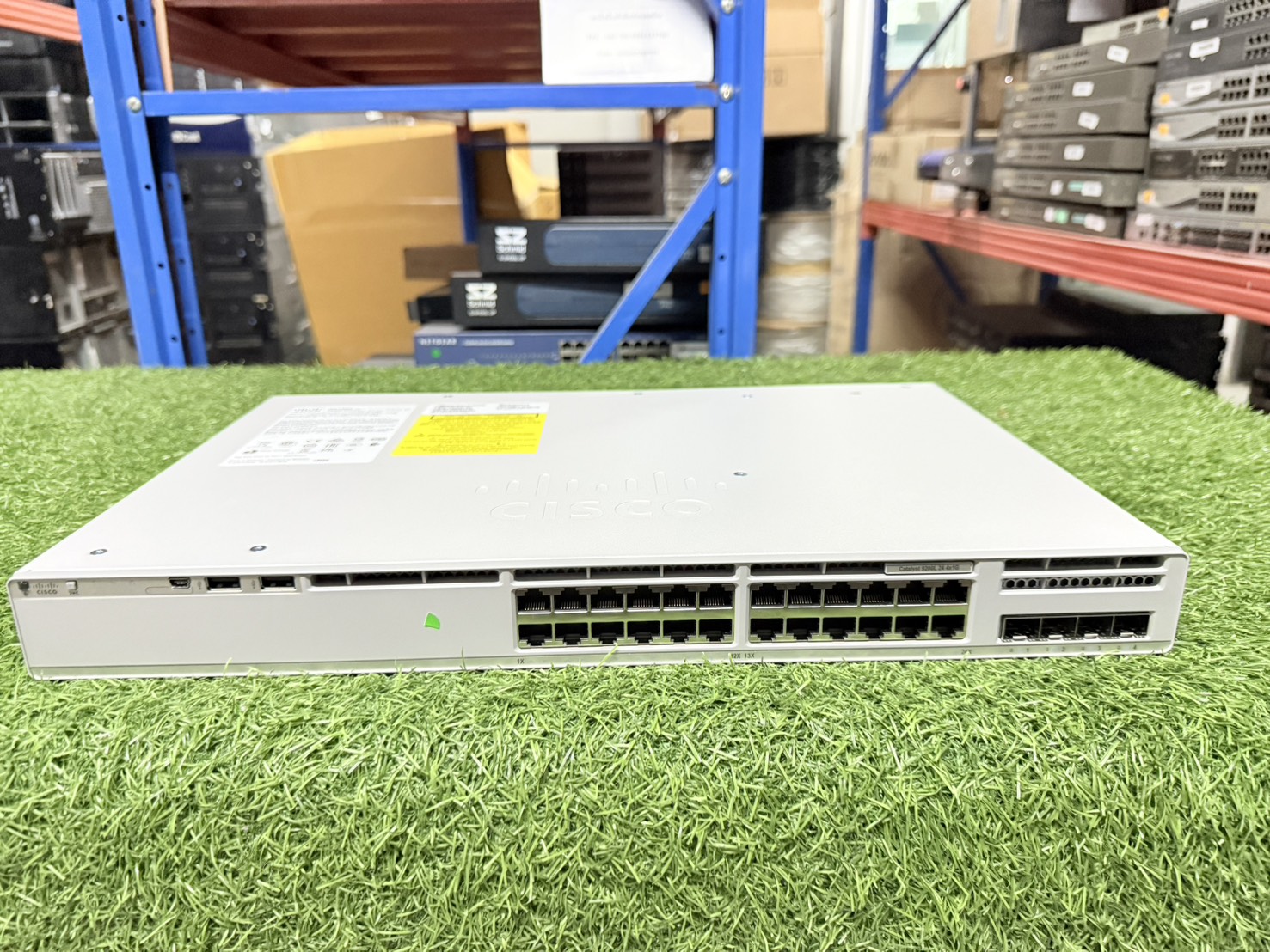 สวิตช์ Cisco Catalyst 9200L 24-port 4x1G