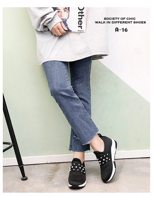 รองเท้าผ้าใบทรงสวมแต่งคริสตัล (สีขาว)