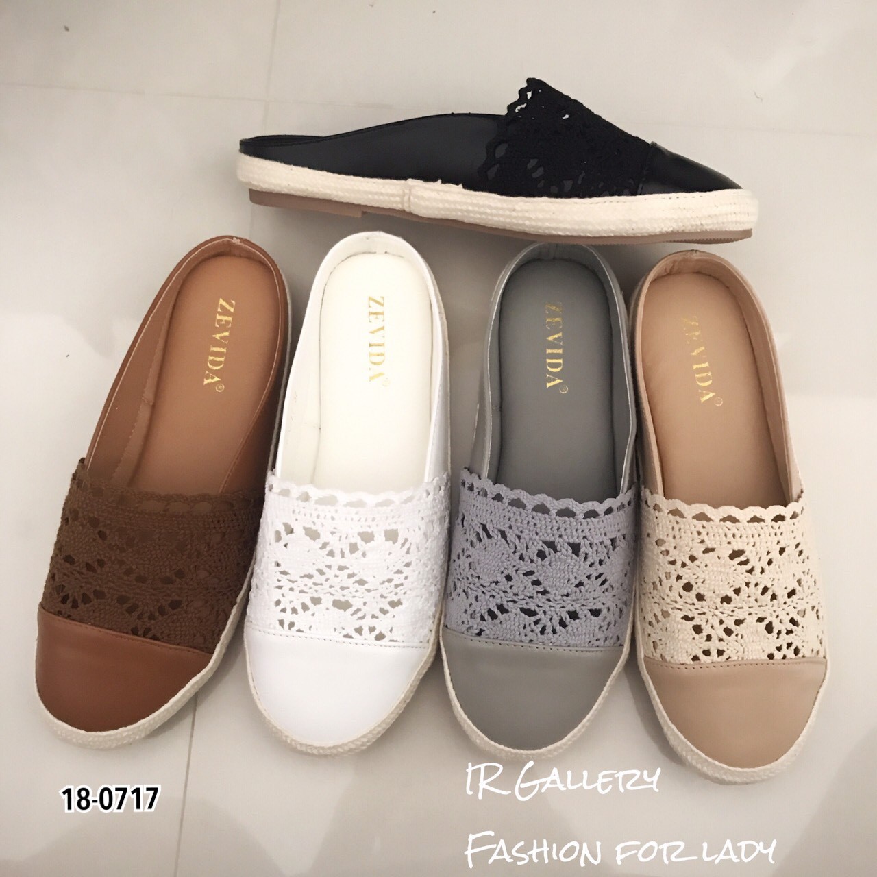 รองเท้าลูกไม้เปิดส้นแบบสวม (สีเทา)