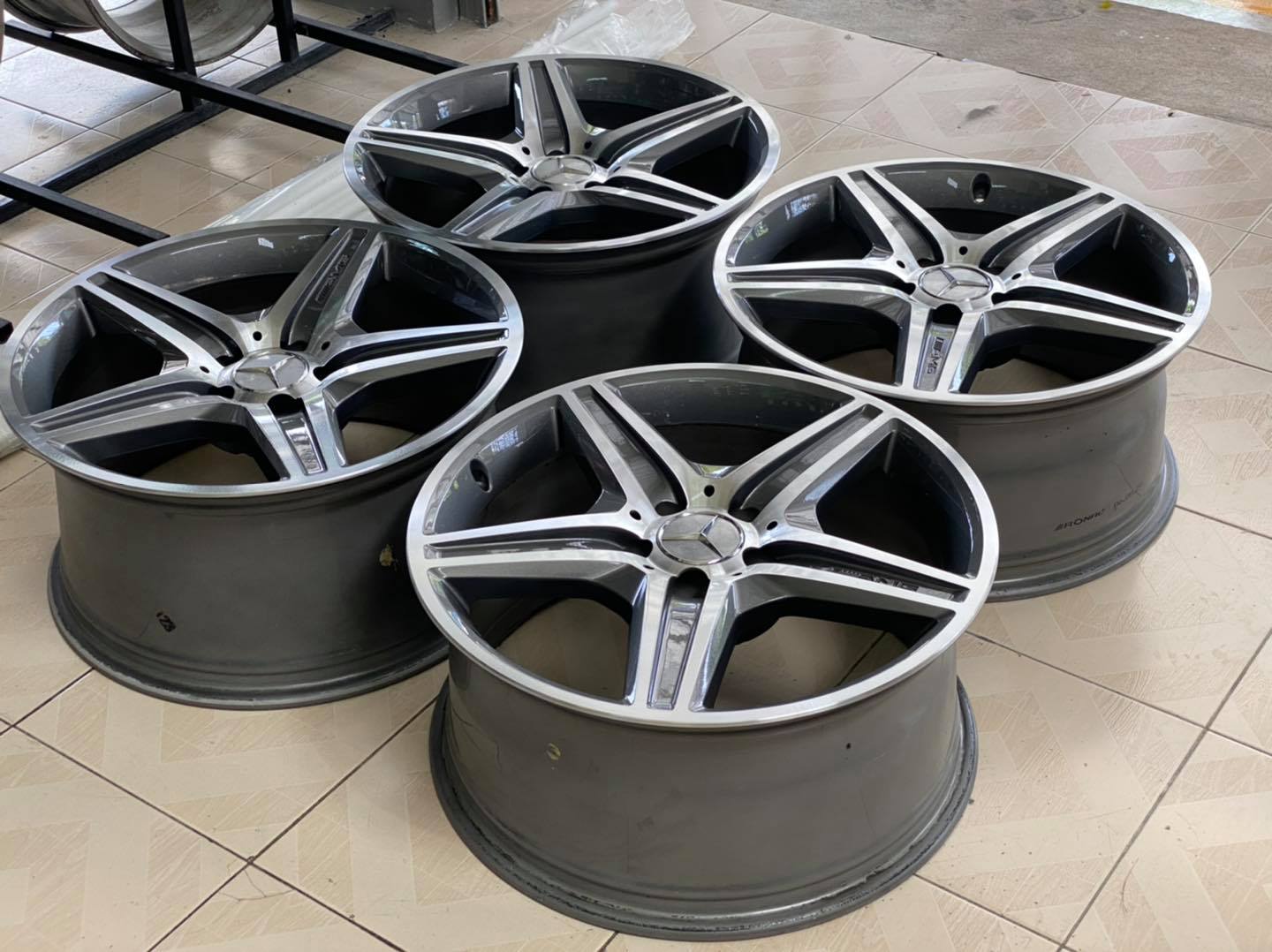 ล้อแท้ AMG st6 18" w211 E63