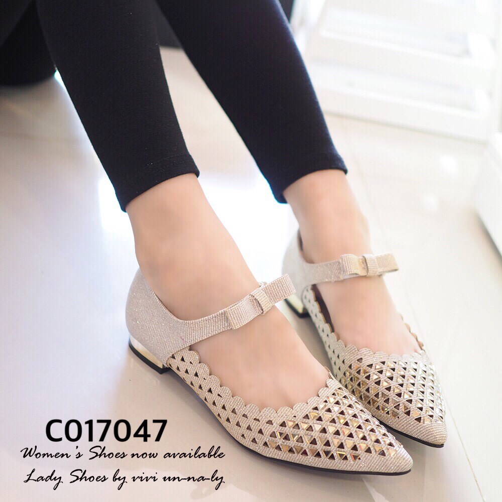 พร้อมส่ง : รองเท้าคัทชูกากเพชร (สีทอง)