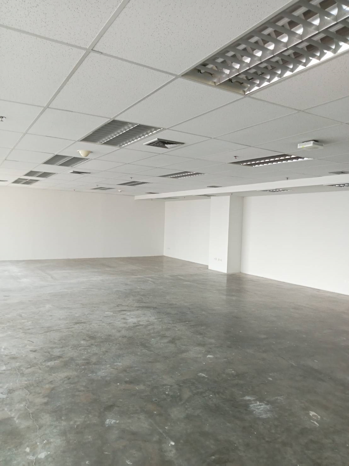 Empire Tower sathorn bangkok สำนักงานให้เช่าย่านสาทร ใกล้สถานีรถไฟฟ้า BTS ช่องนนทรี เพียง 300 เมตร