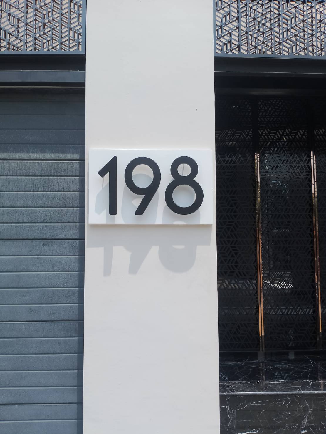 บ้านเลขที่ + ไฟออกหลัง อักษรแสตนเลส สูง 35 cm