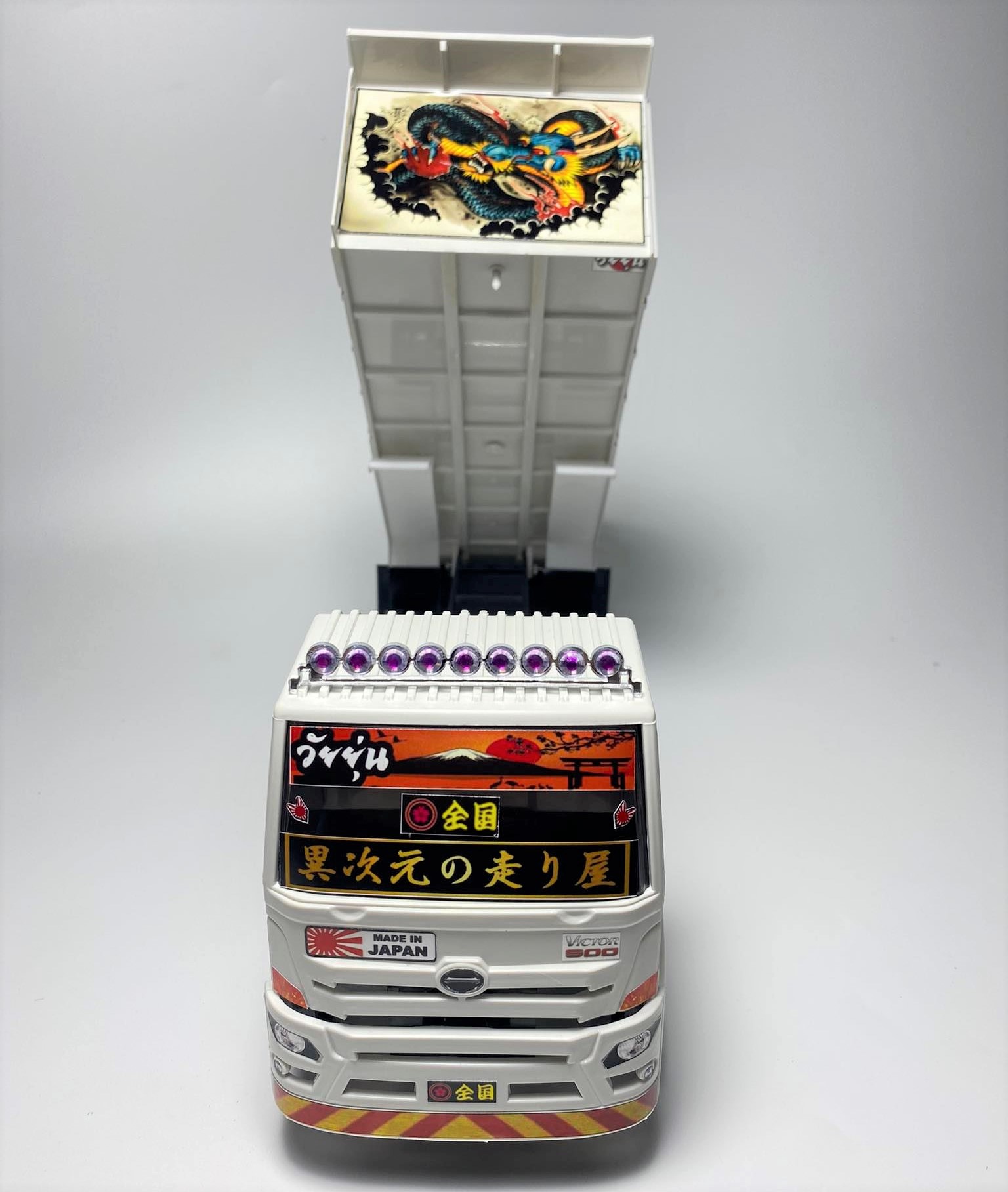 รถดั้มแต่งวัยยุ่น สไตล์ญี่ปุ่น โมเดลรถสิบล้อแต่ง 1/24