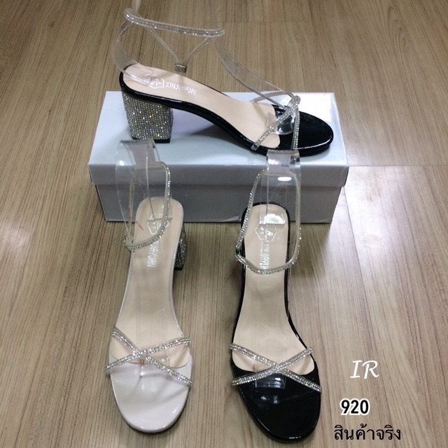 รองเท้าส้นเตี้ยแต่งส้นเพชร (สีครีม)