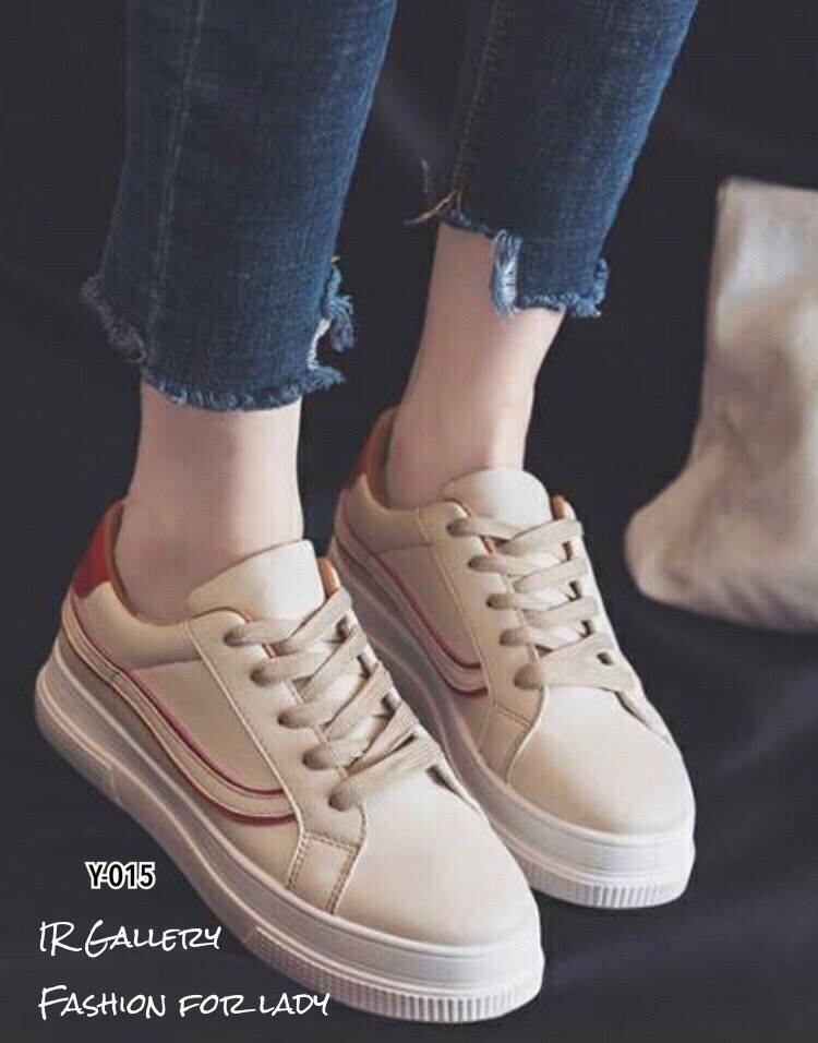 รองเท้าผ้าใบฟั่นพียูแต่งลายแถบ (สีครีม)