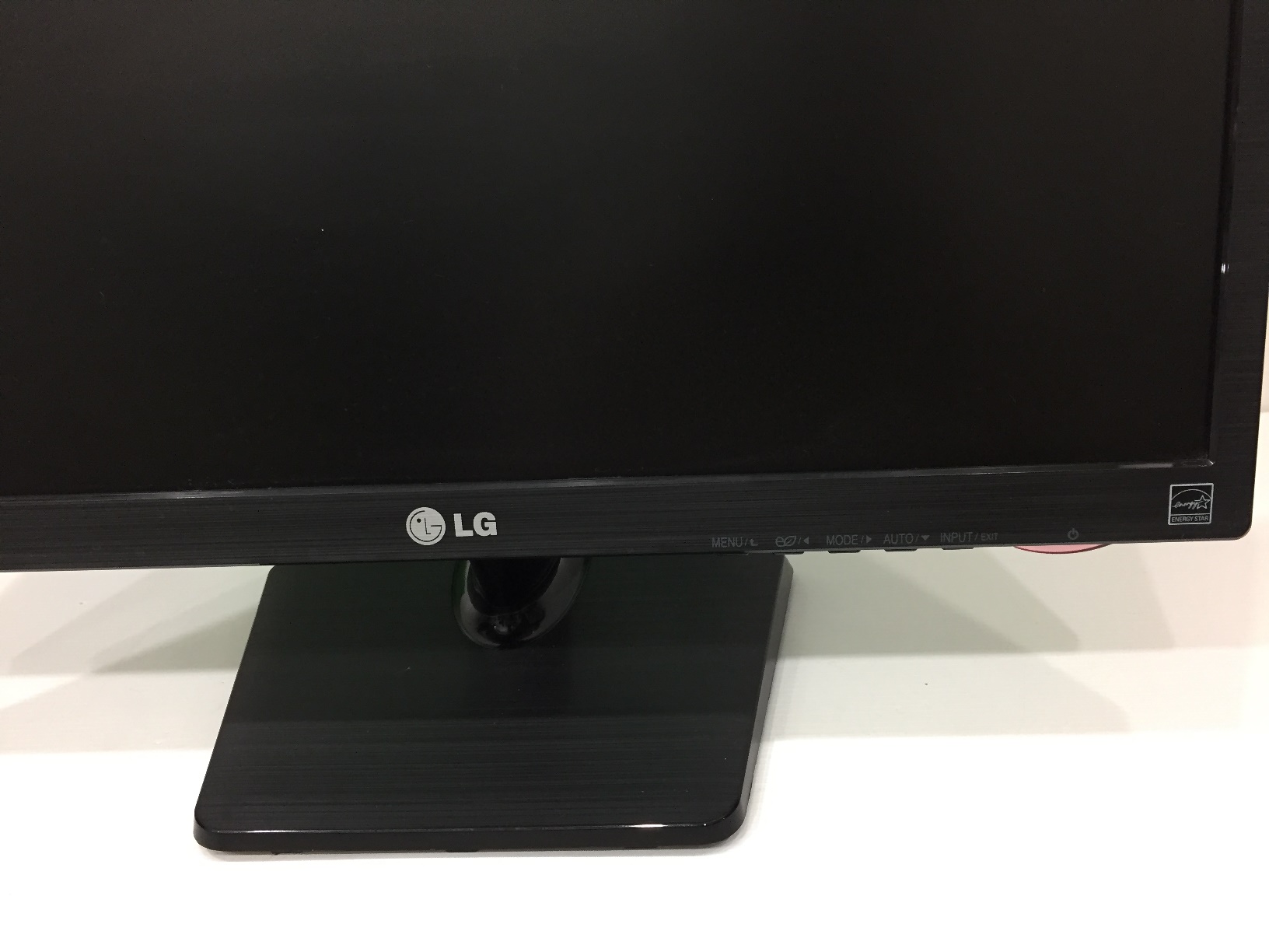 20" LED LG E2042