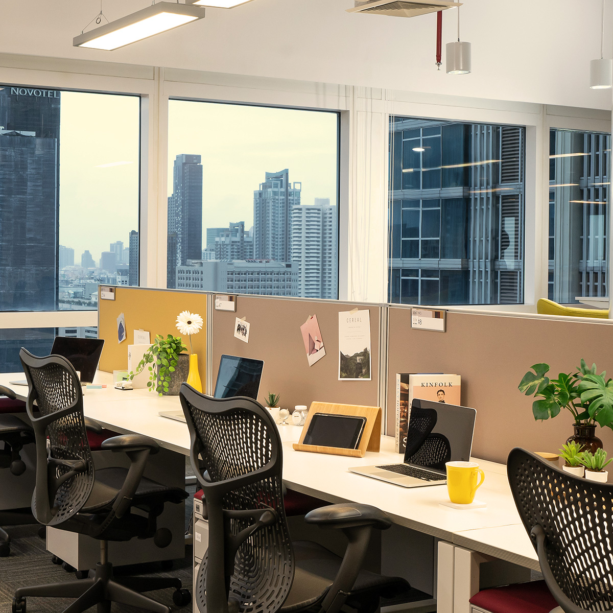 ATHENEE TOWER สำนักงานให้เช่าติดถนนวิทยุ ใกล้สถานีรถไฟฟ้า BTS เพลินจิต 350 เมตร