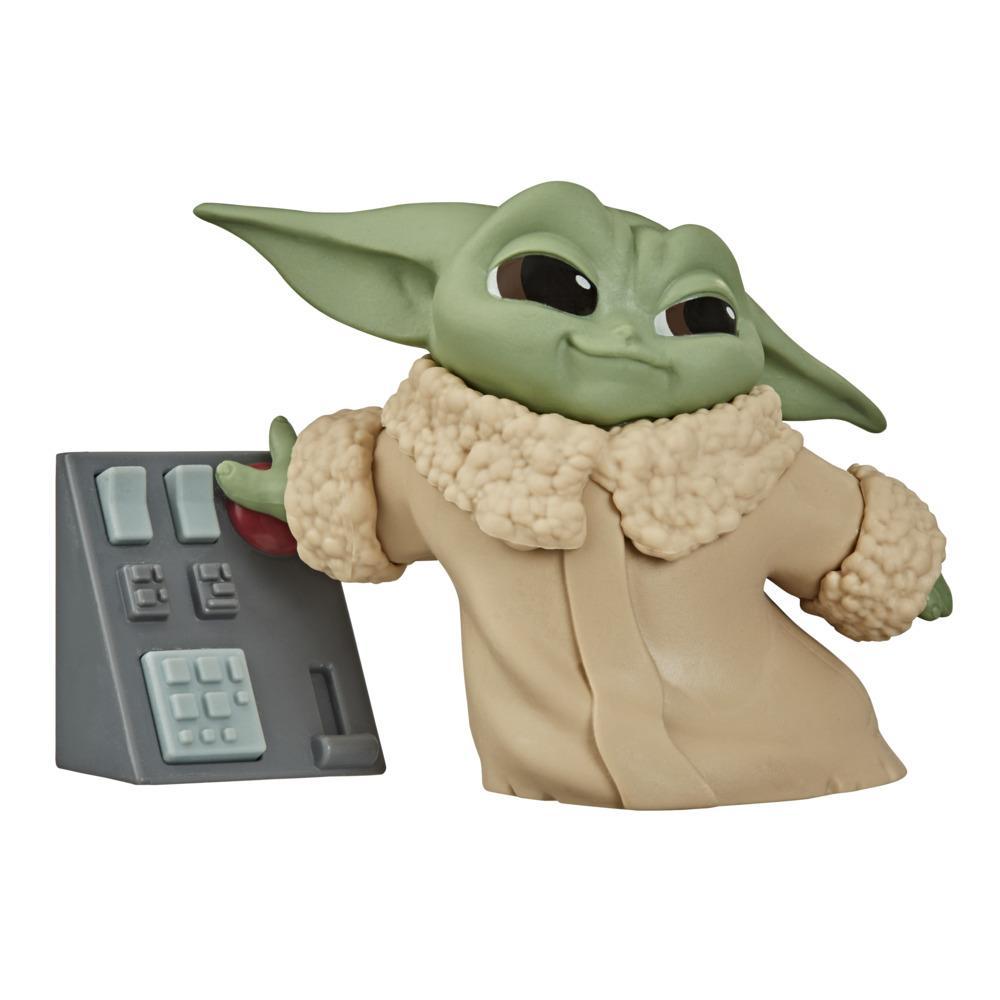 Hasbro Star Wars The Bounty Collection The Mandalorian The Child “Baby Yoda” Touching Buttons Pose Figure ฮาสโบร สตาร์ วอร์ส แมนดาโรเลี่ยน หุ่นโมเดลฟิกเกอร์ เบบี้ โยดา ทัชชิ่ง บอทท่อม โพส ขนาด2.2 นิ้ว(5.5ซม.) ลิขสิทธิ์แท้