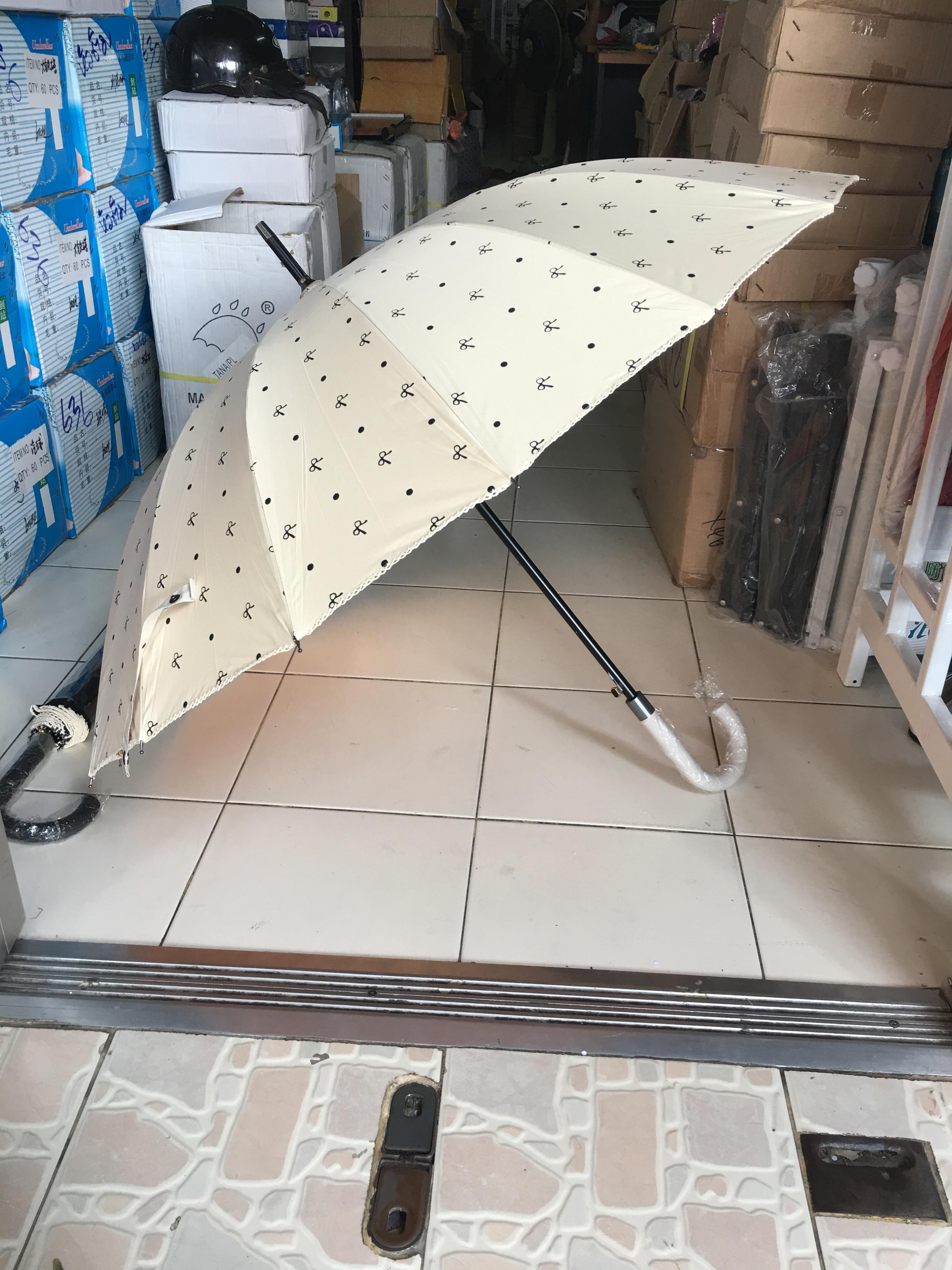 ร่มตอนเดียว23นิ้วลายโบว์มีระบายลูกไม้มียูวีสีทอง