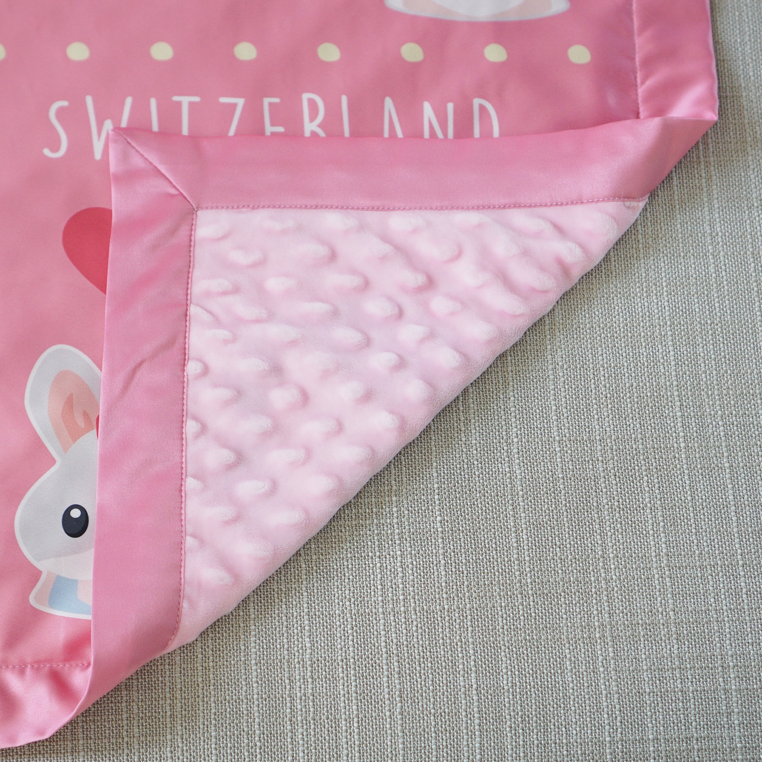 ผ้าห่ม ใส่ประวัติแรกเกิด ลายกระต่าย สีชมพู / Rabbit Family - Pink
