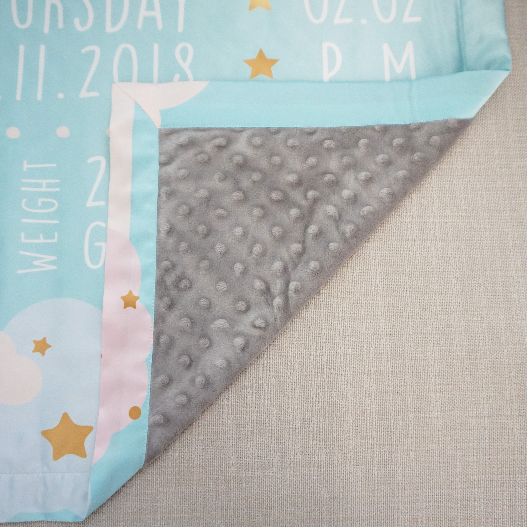 ผ้าห่ม ใส่ประวัติแรกเกิด ลาย Moon - Mint