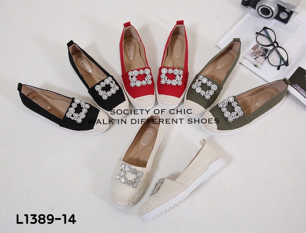 รองเท้าคัทชูสวมแต่งเพชร (สีแดง)