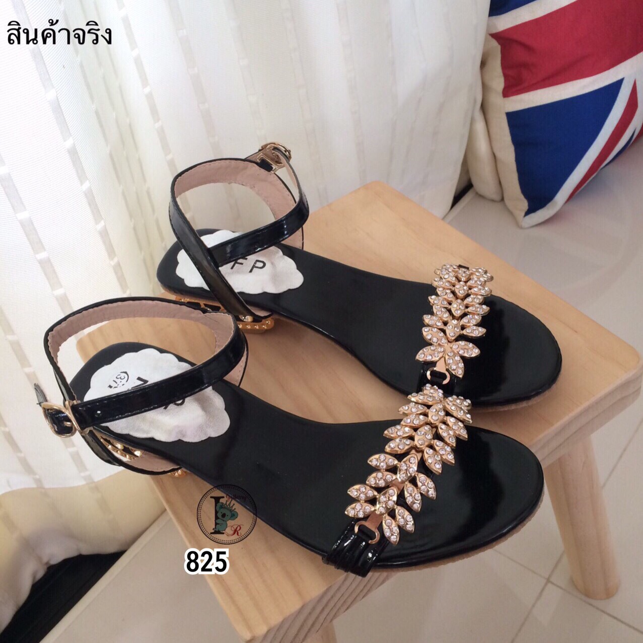 รองเท้าแตะรัดข้อแต่งเพชร (สีดำ)