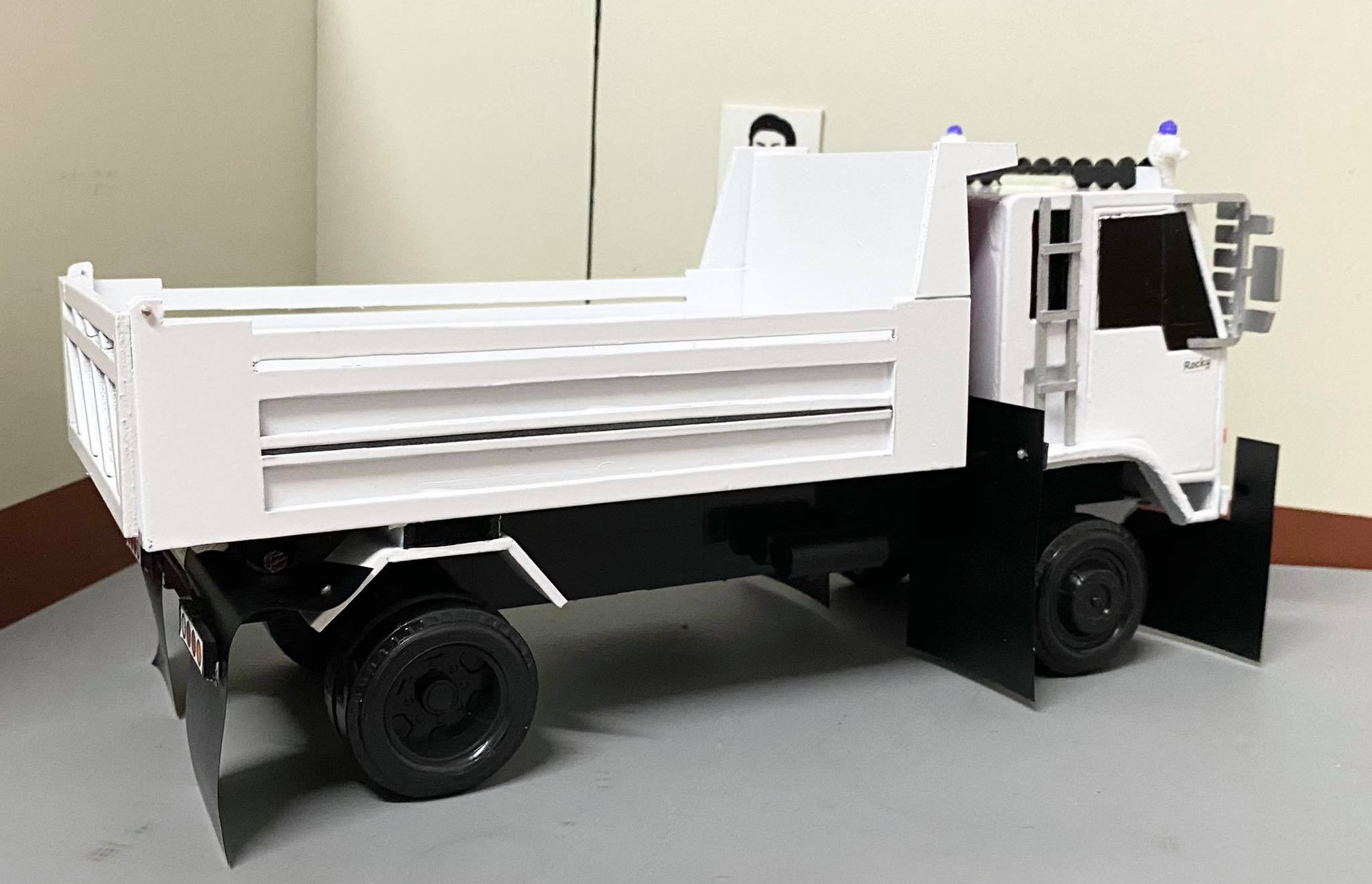 รถดั๊มพ์ 6 ล้อ อีซูสุร๊อกกี้ 1/24 พลาสติก