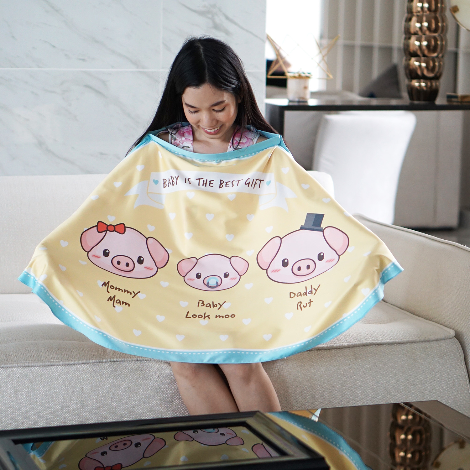 ผ้าคลุมให้นม สั่งทำใส่ชือ ลาย Piggy Family - Yellow