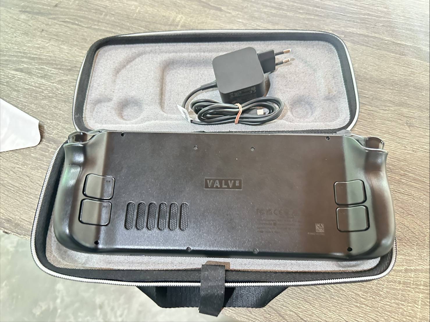 เครื่องเล่นเกมพกพา Steamdeck By Valve รุ่น LCD AMD Custom APU 0405(16GB/M.2 512GM)+Adapter+กระเป๋า