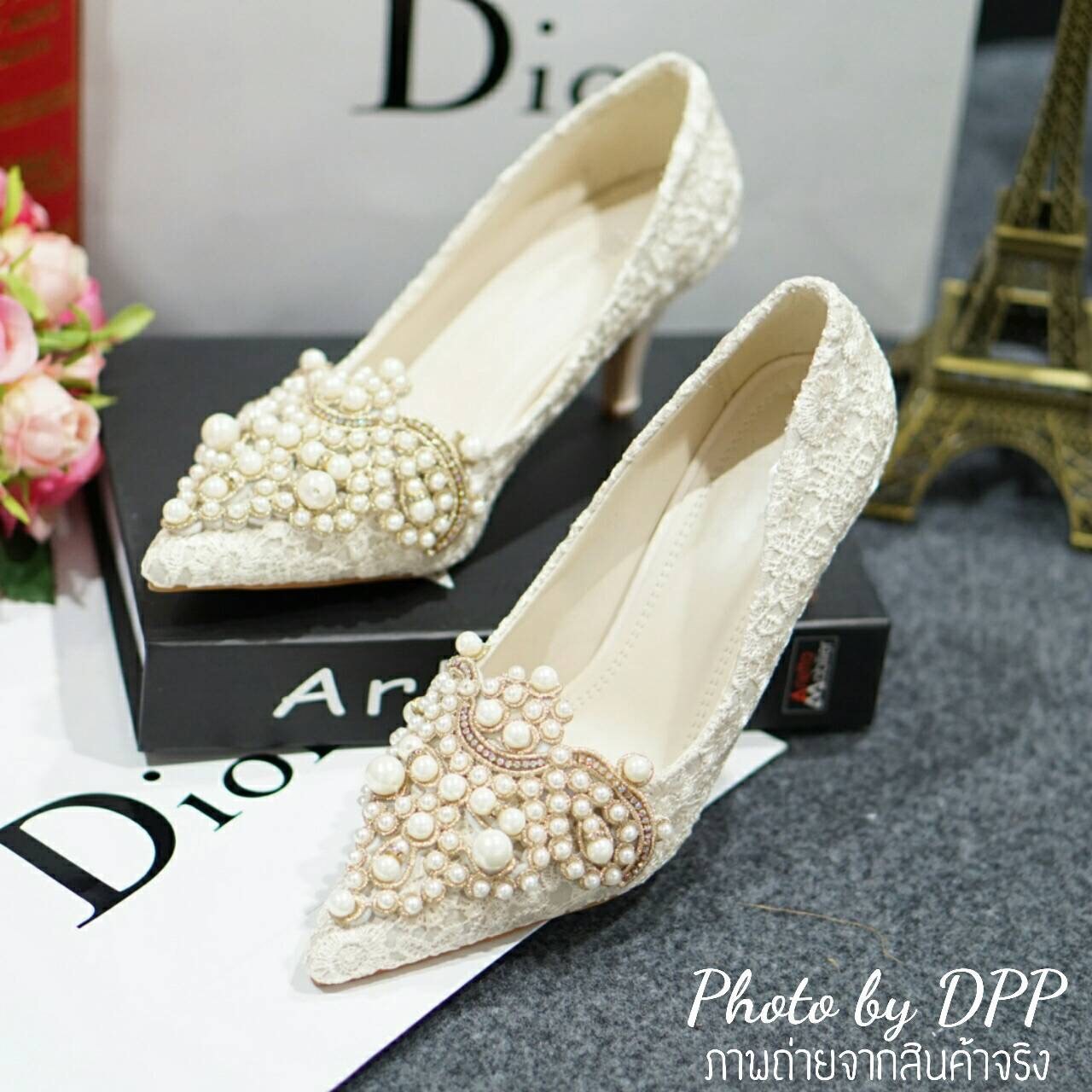 พร้อมส่ง : รองเท้าคัทชูลูกไม้ประดับมุข