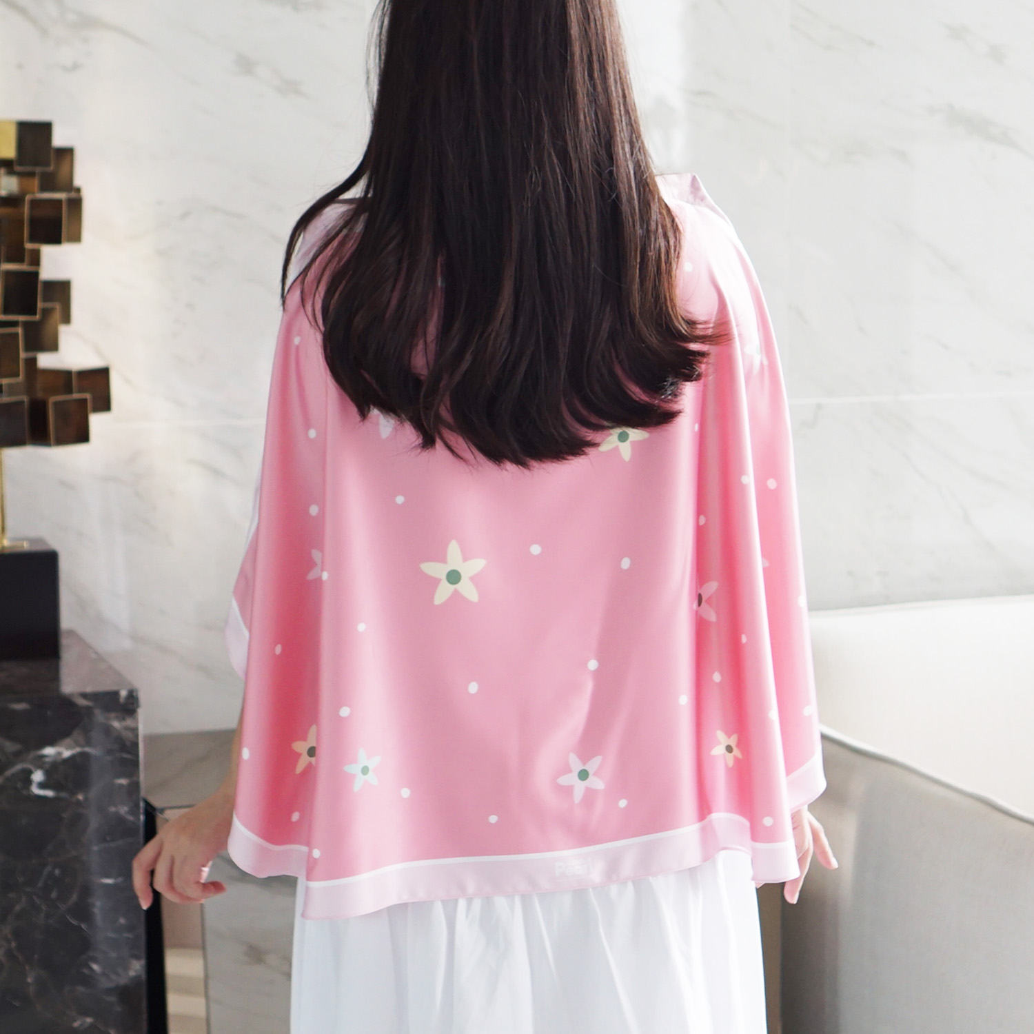 ผ้าคลุมให้นม สั่งทำใส่ชือ ลาย Floral Frame - Pink